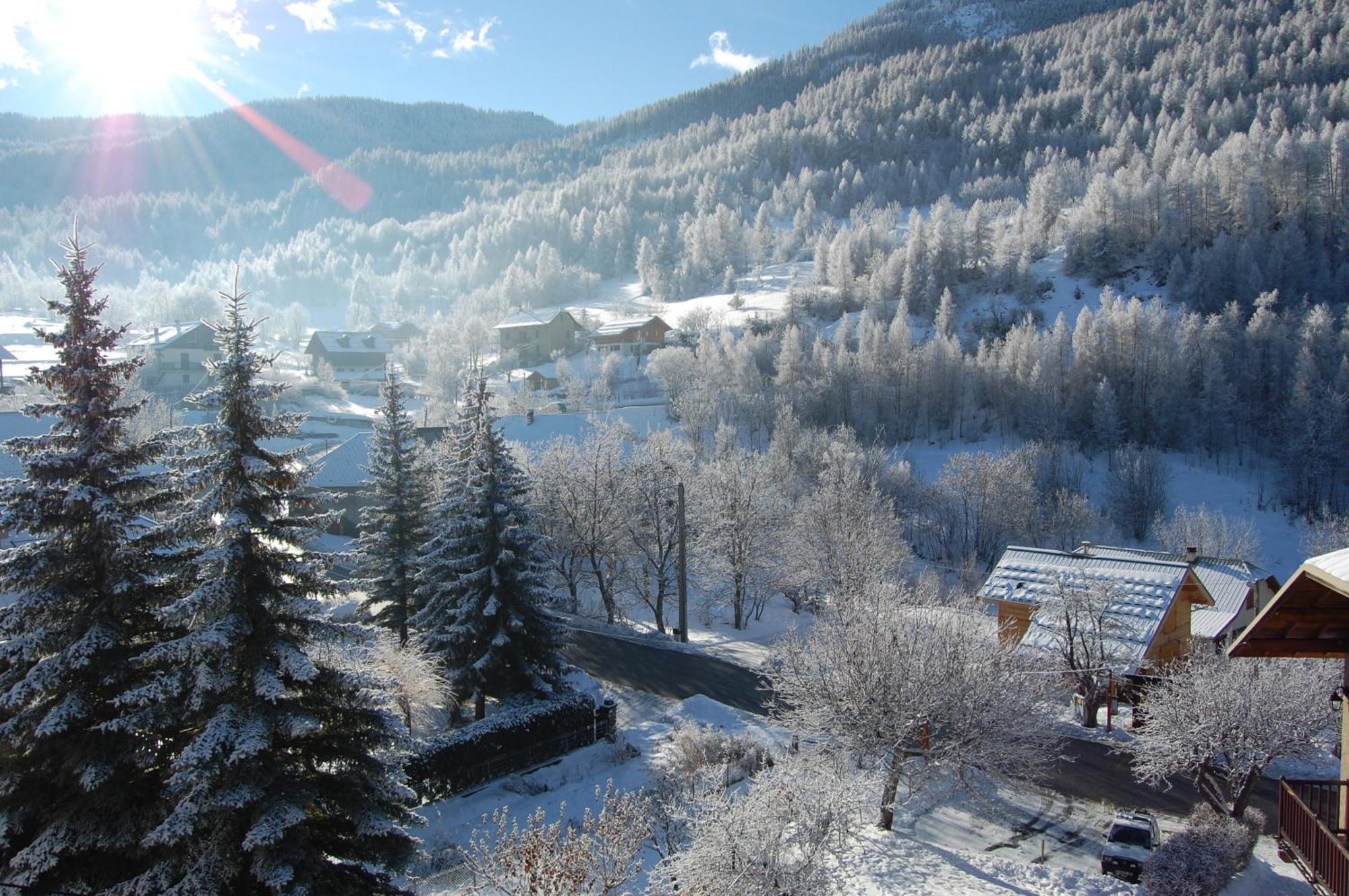 Au Bon Logis Hotel Ризул Екстериор снимка