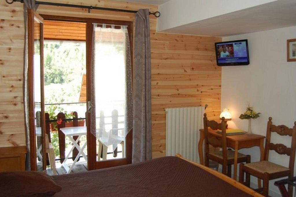 Au Bon Logis Hotel Ризул Екстериор снимка